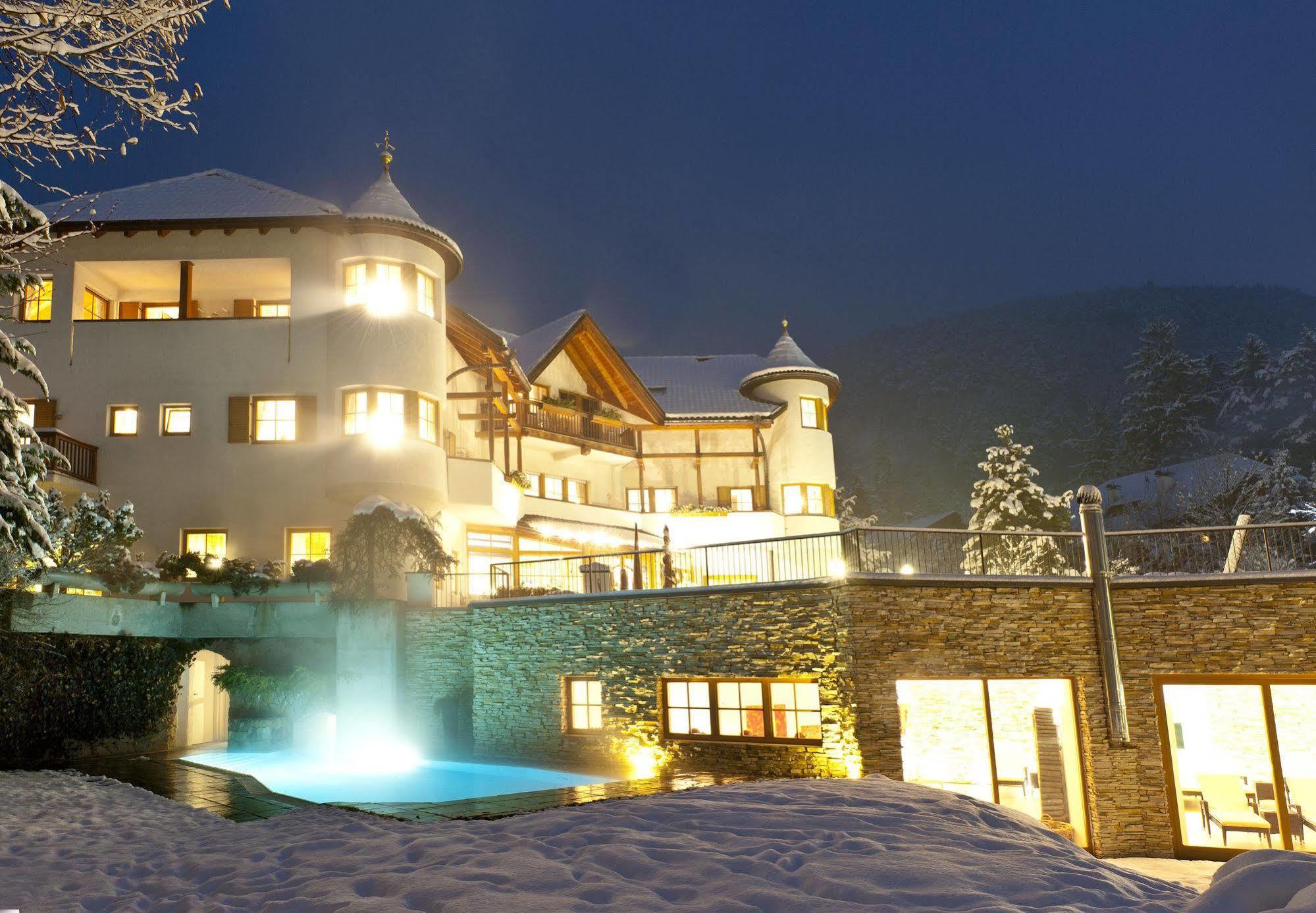 Taubers Bio Vitalhotel Chienes Exterior foto